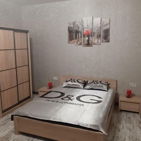 Ferienwohnung 1 Stop From Railway Station Kiew Exterior foto